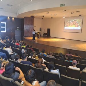 Apoyo a beneficiarios, Padres de familia en educación, Concientización sobre educación, Desarrollo académico y personal, Compromiso familiar en la educación, Estrategia educativa PEEVE, Impacto en la trayectoria académica, Movilidad social y educación, Soporte educativo familiar, Mejora del bienestar familiar.