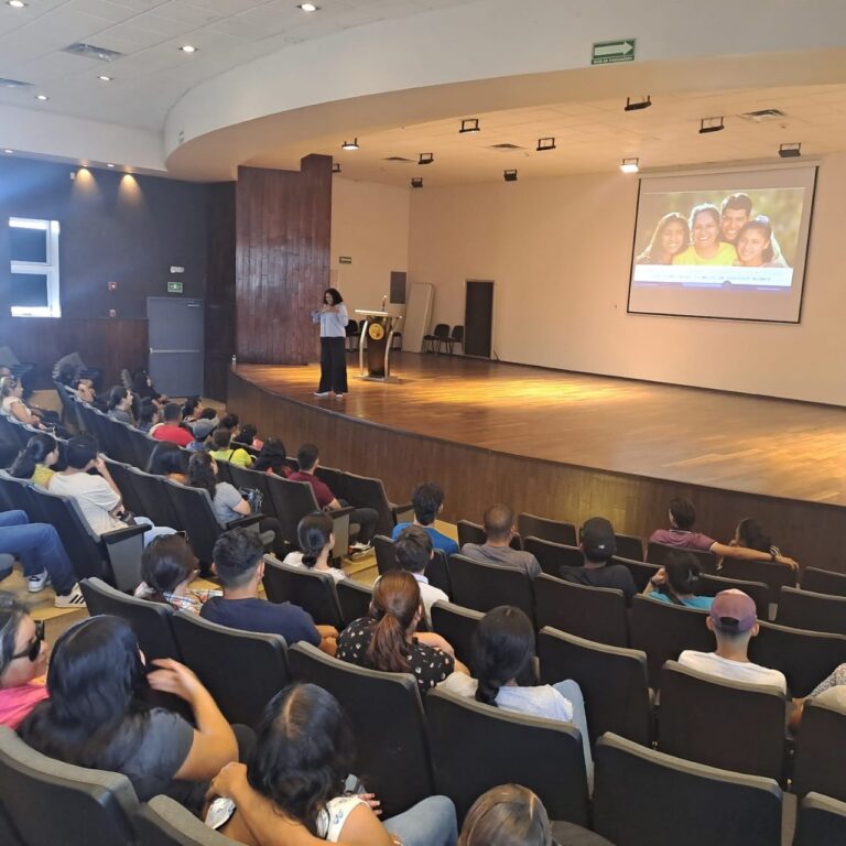 Apoyo a beneficiarios, Padres de familia en educación, Concientización sobre educación, Desarrollo académico y personal, Compromiso familiar en la educación, Estrategia educativa PEEVE, Impacto en la trayectoria académica, Movilidad social y educación, Soporte educativo familiar, Mejora del bienestar familiar.
